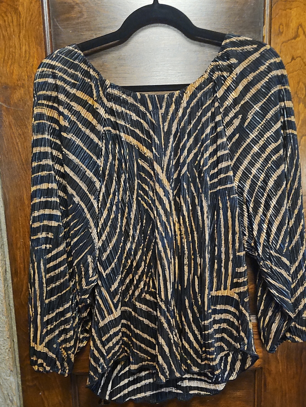 Women’s Black & Tan Pleated Scoopneck Top